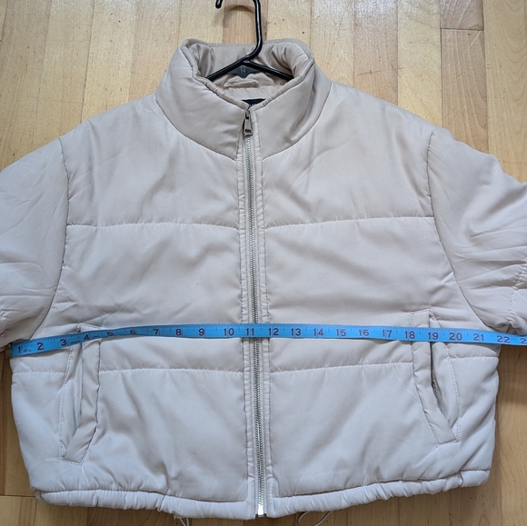 Pretty Little Things cropped puffer - Picture 3 of 5